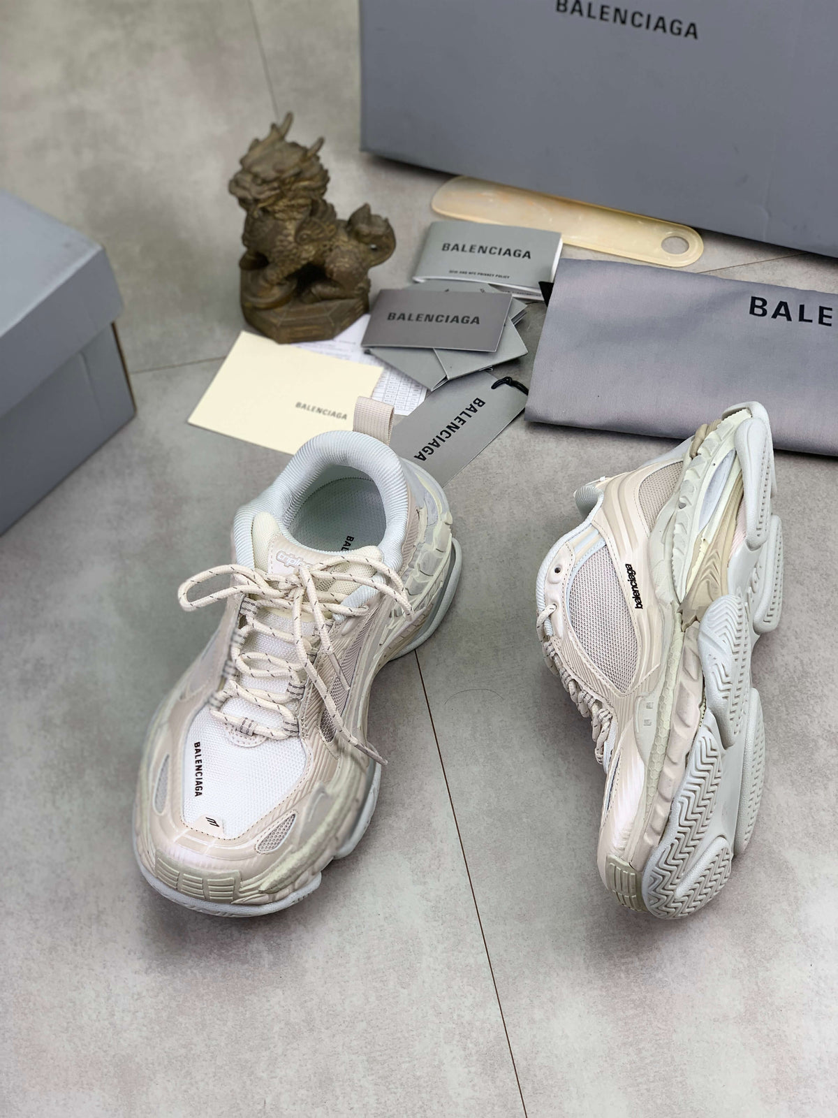 Balenciaga Jet Sneaker – Beige & Off-White
