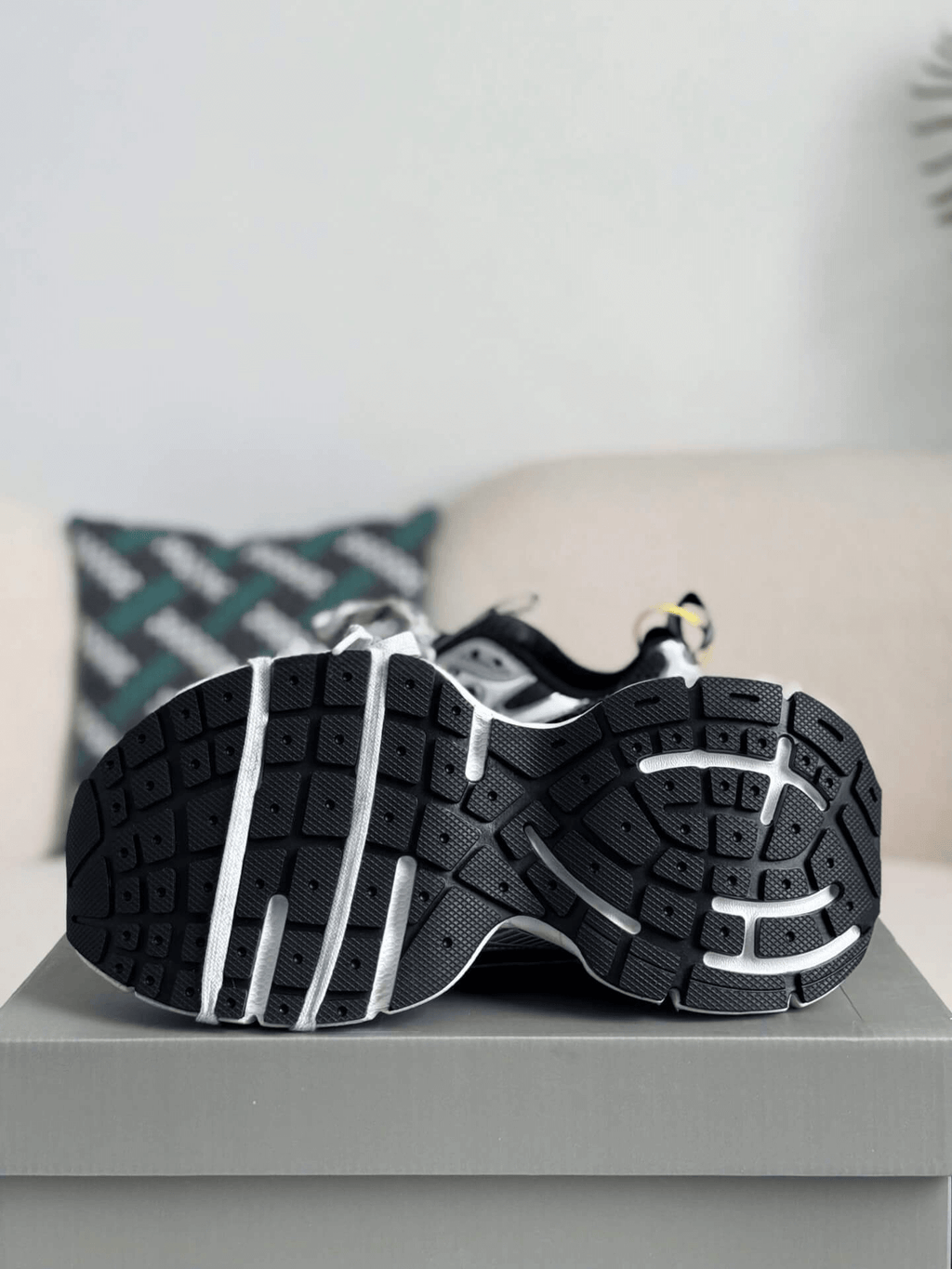 Balenciaga 3XL Sneaker – Silver, Black & White