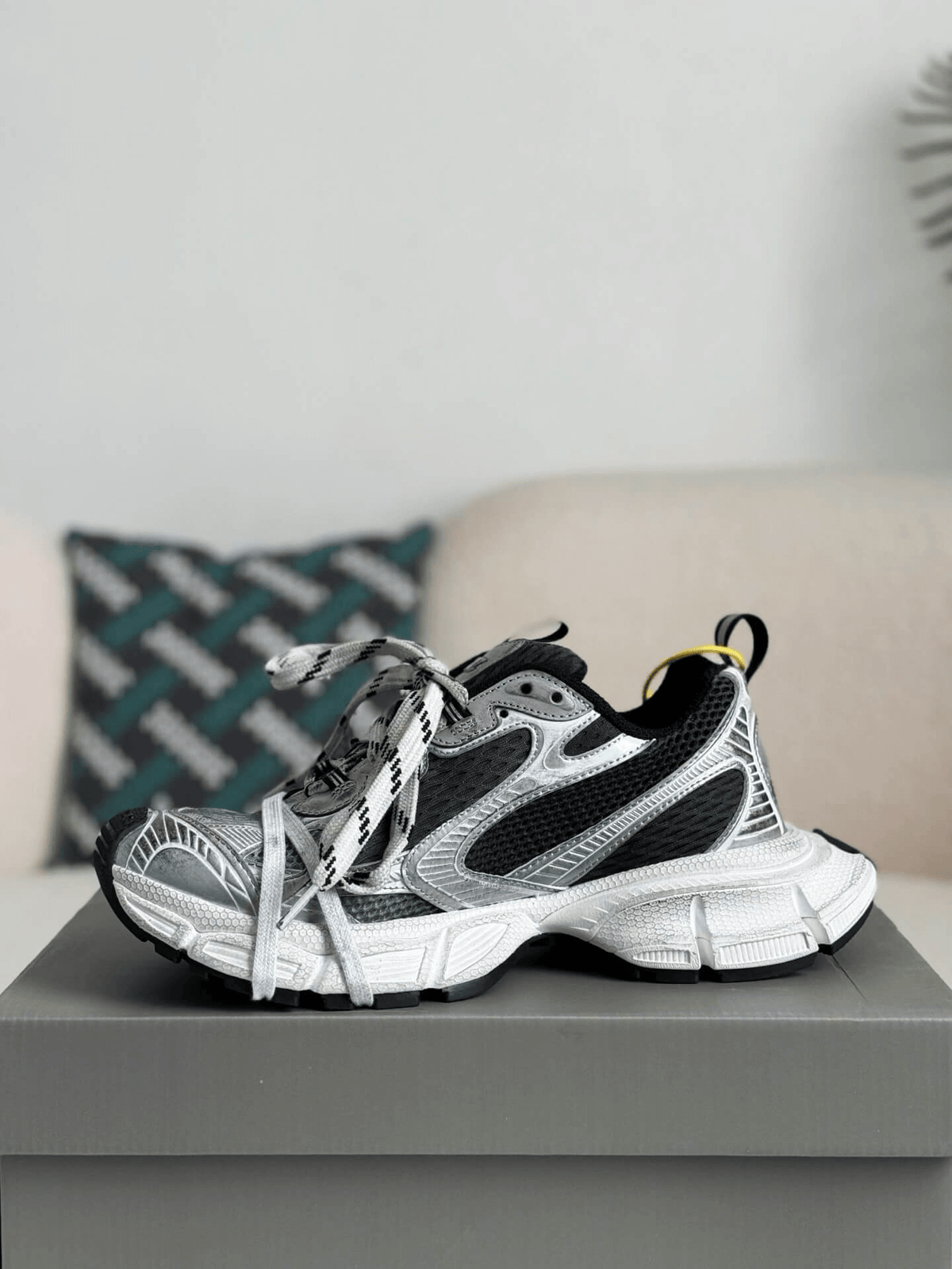 Balenciaga 3XL Sneaker – Silver, Black & White
