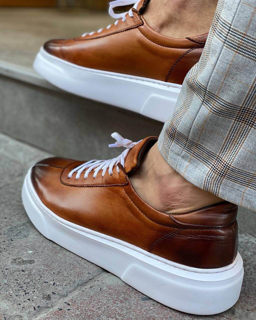 Classic Camel Leather Sneakers for Active Lifestyles & All-Day Wear