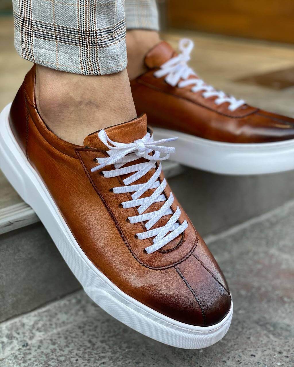 Classic Camel Leather Sneakers for Active Lifestyles & All-Day Wear
