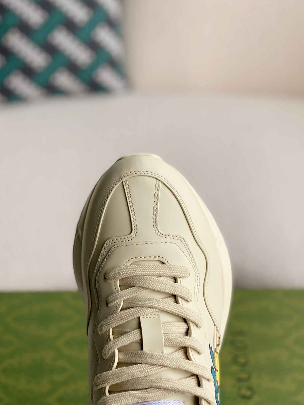 Gucci Rhyton Sneaker – Ivory Leather with Blue Dragon Print
