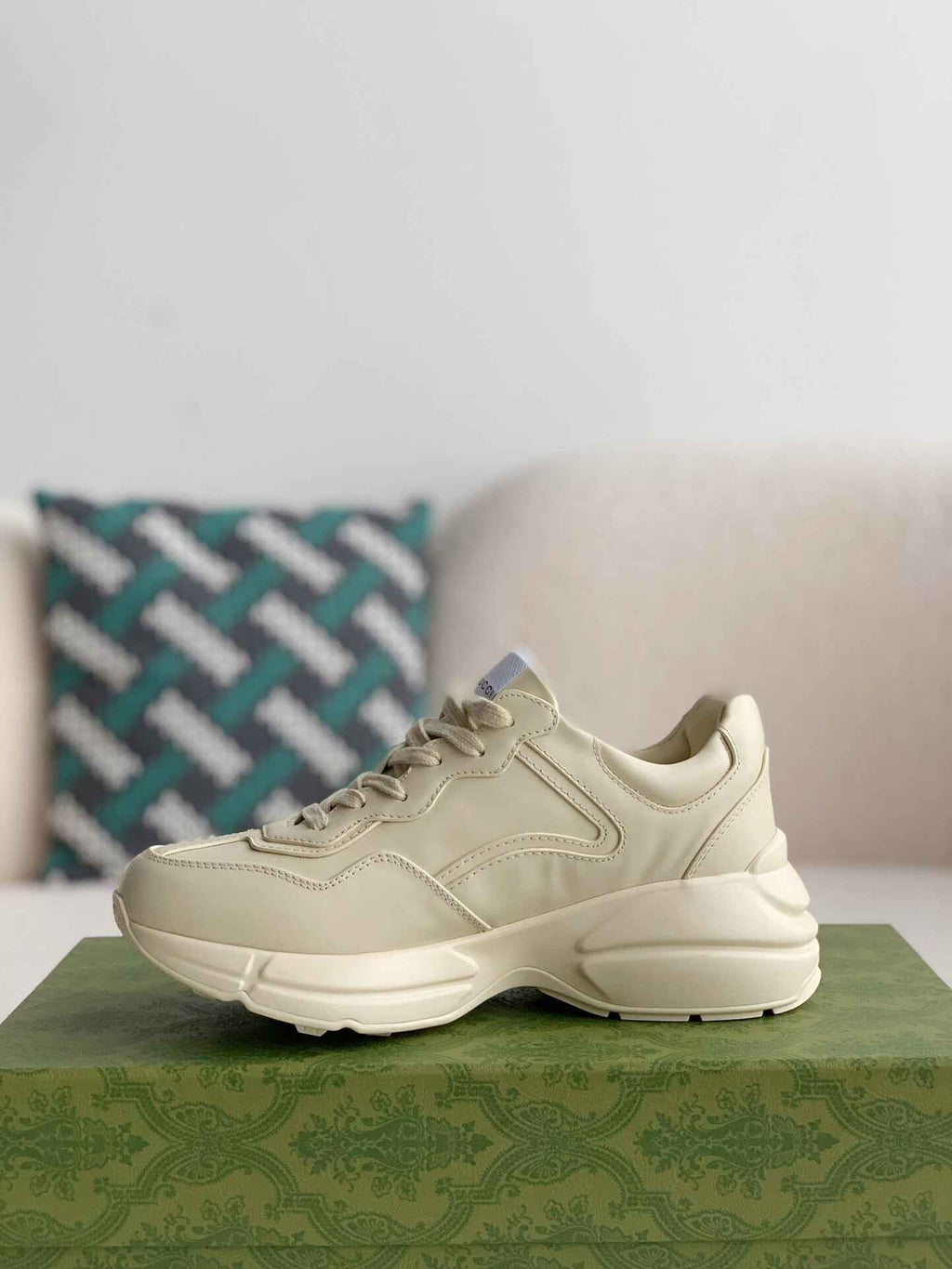 Gucci Rhyton Sneaker – Ivory Leather with Interlocking G Flame Print