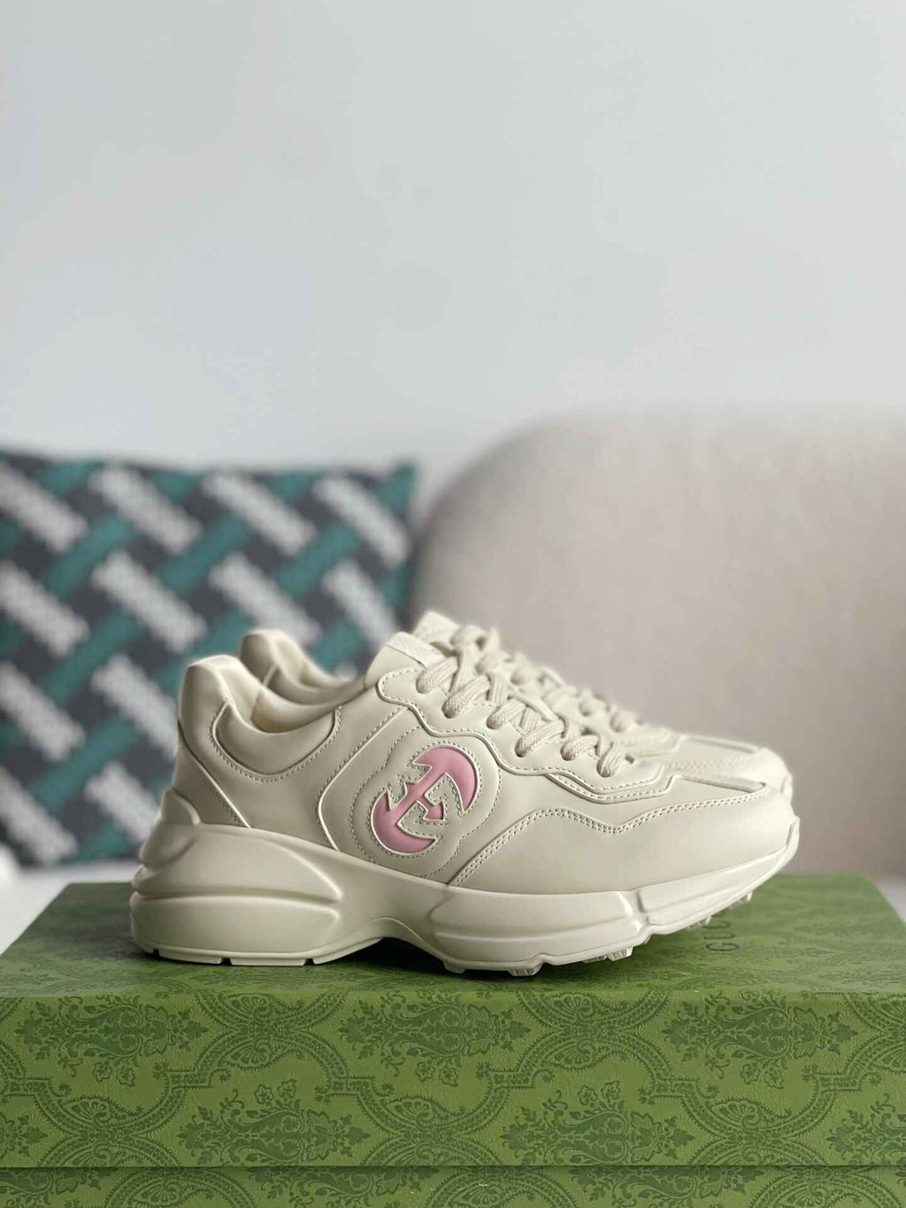 Gucci Rhyton Sneaker – Ivory Leather with Pink Interlocking G
