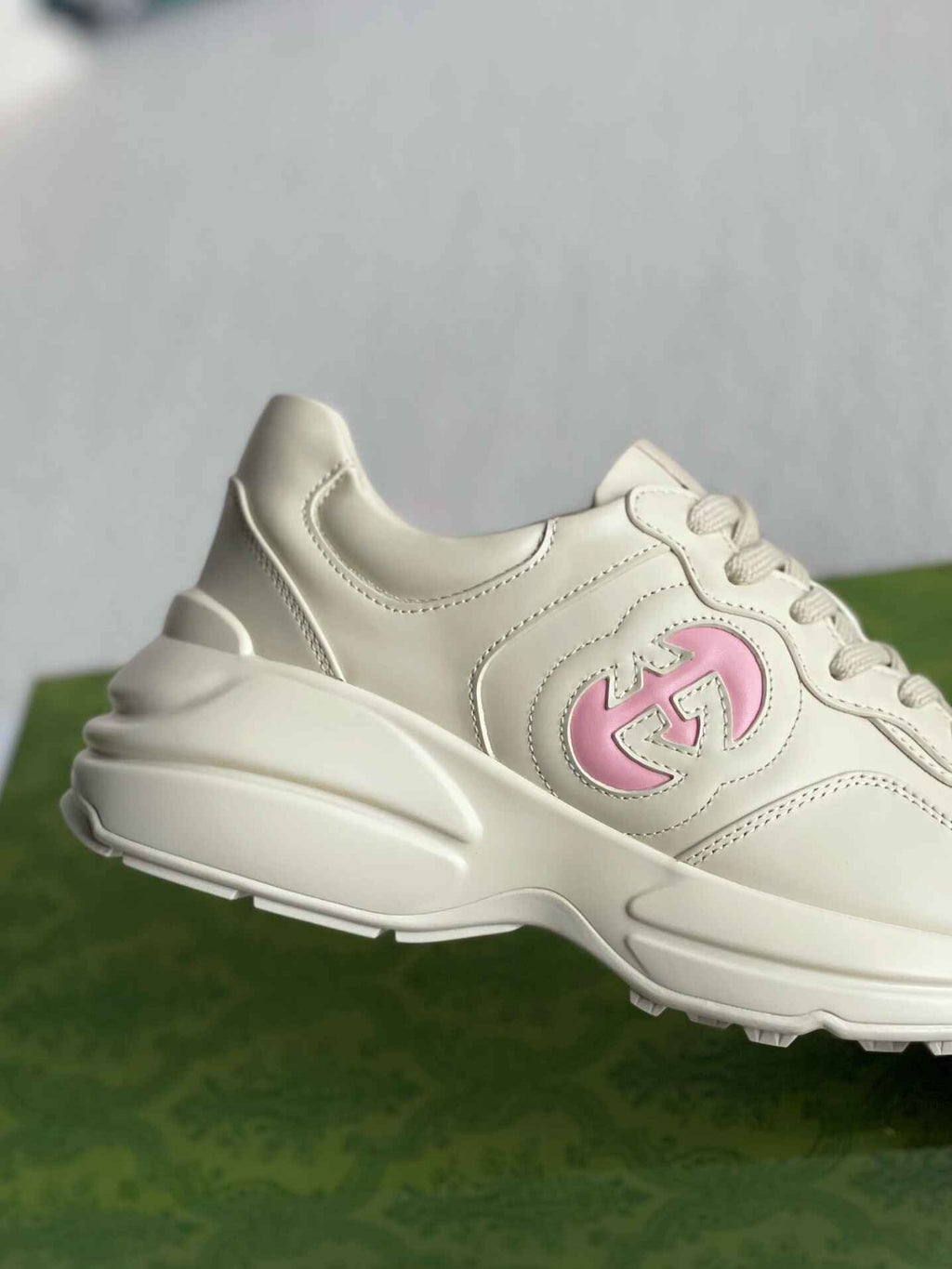 Gucci Rhyton Sneaker – Ivory Leather with Pink Interlocking G